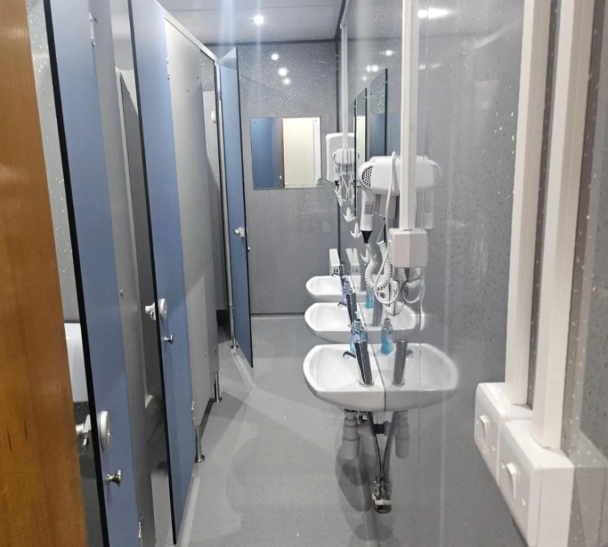 R S Hostels - Leeds