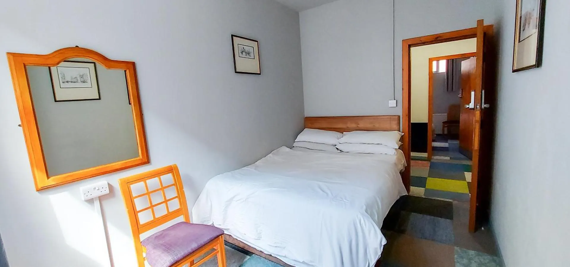 R S Hostels - Leeds