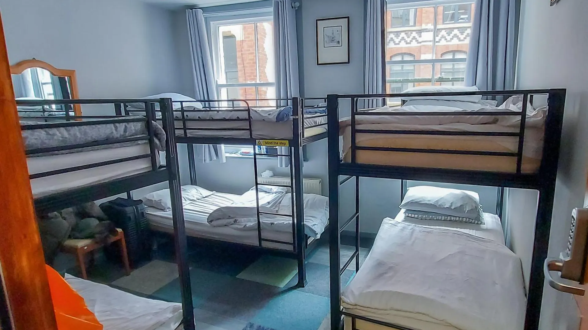 R S Hostels - Leeds